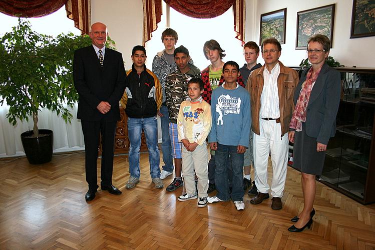 24.5.2010 - Žáci ZŠ Kaplická Český Krumlov převzali ocenění za 1. místo na mistrovství republiky ve floorbalu