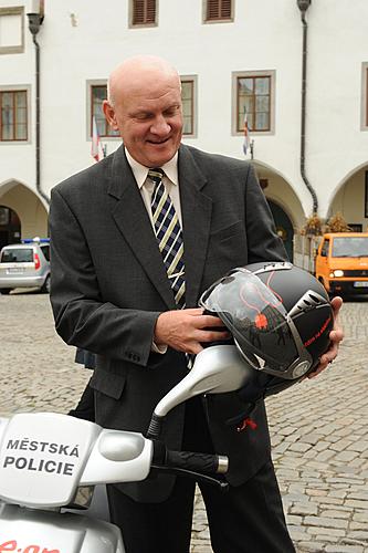 29. 9. 2010 - Elektrické skútry pro Městskou policii Český Krumlov od společnosti E.ON