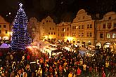 Hudebně poetické otevření adventu spojené s rozsvícením vánočního stromu, náměstí Svornosti Český Krumlov, 28.11.2010, foto: Lubor Mrázek