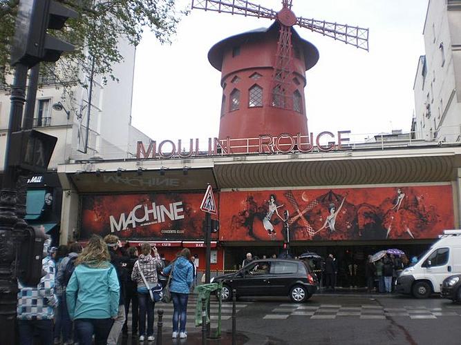 3. den, středa 18. 4. 2012 a 4. den, čtvrtek 19. 4. 2012 - Kabaret Moulin Rouge ve čtvrti Montmartre