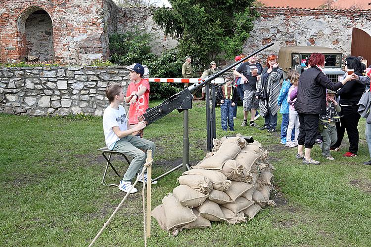 Rekonstrukce bitvy o pivovar, oslavy osvobození Českého Krumlova 4. května 2013