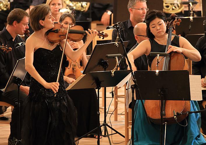 Albena Danailova - violin, Meehae Ryo - violoncello and Prague Radio Symphony Orchestra, International Music Festival Český Krumlov, 17.8.2013