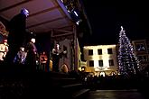1. adventní neděle - hudebně poetické otevření adventu a rozsvícení vánočního stromu, 1.12.2013, foto: Lubor Mrázek