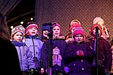 3. adventní neděle - společné zpívání u vánočního stromu, 15.12.2013, foto: Lubor Mrázek