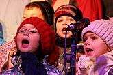 3. adventní neděle - společné zpívání u vánočního stromu, 15.12.2013, foto: Lubor Mrázek