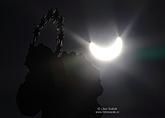Částečné zatmění Slunce na náměstí v Českém Krumlově 20.3.2015 s morovým sloupem a kostení věží, foto: Libor Sváček