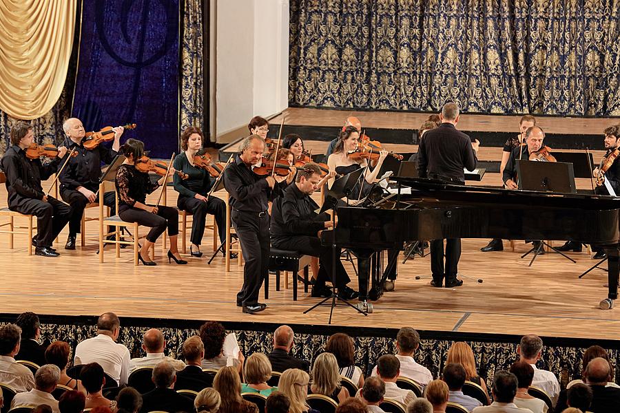 Václav Hudeček (violin), Jan Simon (piano), Chamber Philharmonic Orchestra of South Bohemia, Vojtěch Spurný (conductor), 24.7.2015, International Music Festival Český Krumlov