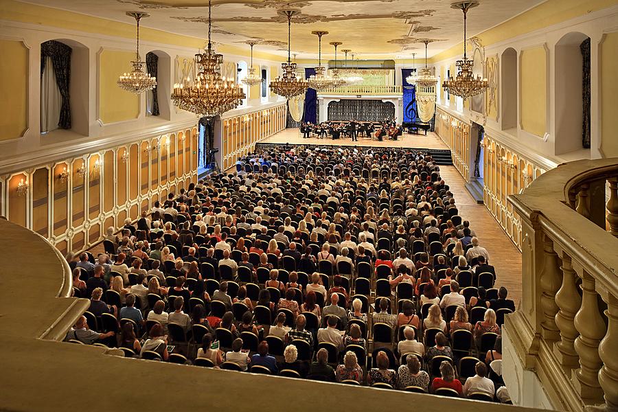 Václav Hudeček (violin), Jan Simon (piano), Chamber Philharmonic Orchestra of South Bohemia, Vojtěch Spurný (conductor), 24.7.2015, International Music Festival Český Krumlov