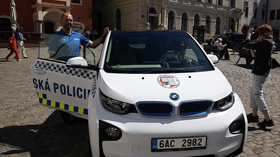 Městská policie testuje elektromobil