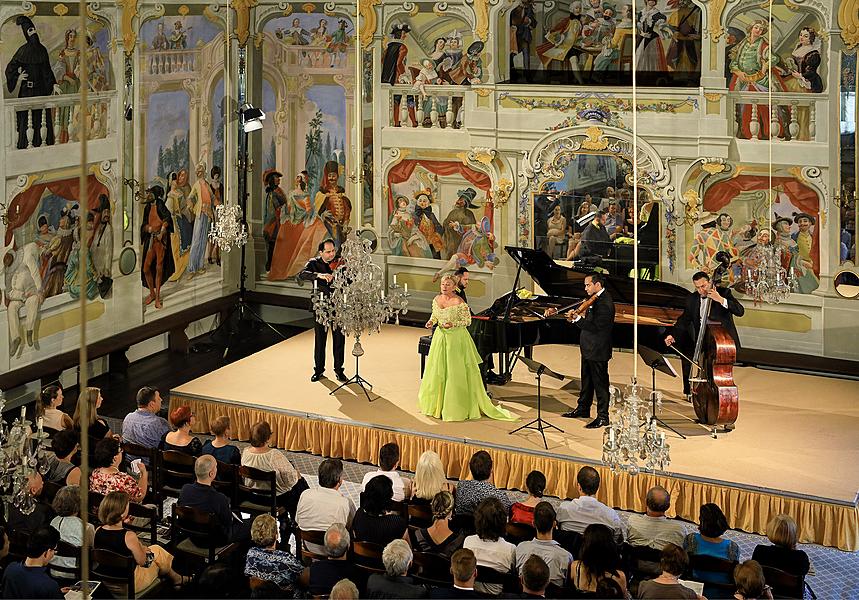 Marcela Cerno /soprano/, Daniel Serafin /baritone/ and Janoska Ensemble, 3.8.2017, 26. Internationales Musikfestival Český Krumlov 2017