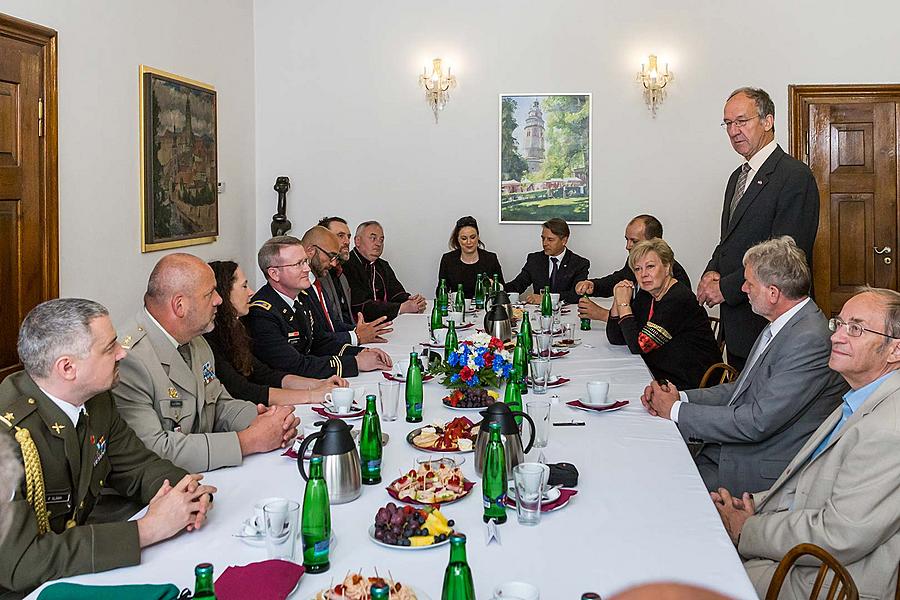 Slavnostní akt u příležitosti 73. výročí konce 2. světové války - setkání u starosty města Český Krumlov
