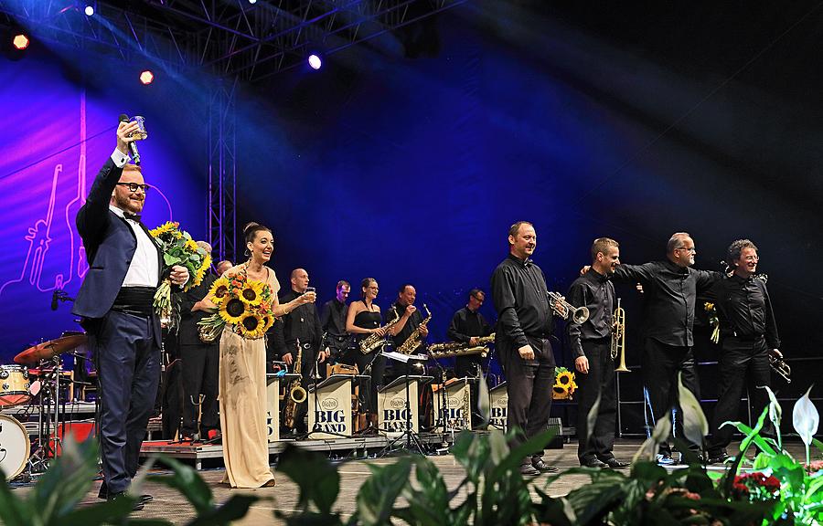 „KEEP SWINGING!“ – Swing evening in the Las Vegas style, Jan Smigmator, Dasha, Tom Gaebel, RTV Big Band Felixe Slováčka etc., Internationales Musikfestival Český Krumlov 4.8.2018