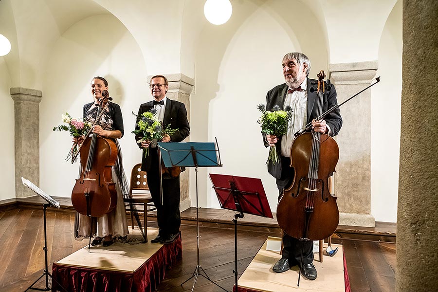 Miroslav Vilímec (housle), Jiří Hošek (violoncello), Dominika Weiss Hošková (violoncello) - nokturno, 3.7.2019, Festival komorní hudby Český Krumlov - 33. ročník