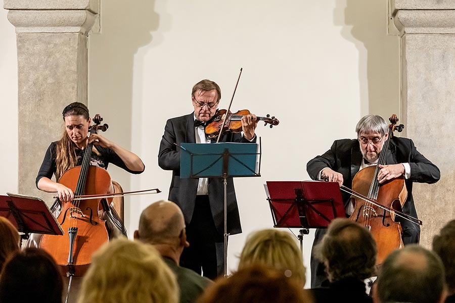 Miroslav Vilímec (Geige), Jiří Hošek (Violoncello), Dominika Weiss Hošková (Violoncello) - Nokturno, 3.7.2019, Kammermusikfestival Český Krumlov - 33. Jahrgang