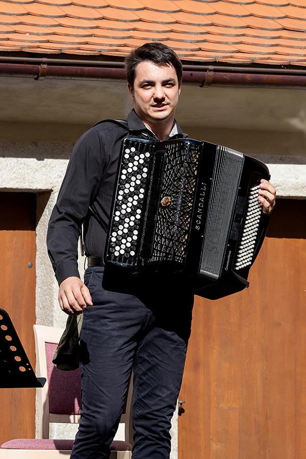 Štěpánka Šediváková (Saxophon), Filip Kratochvíl (Akkordeon), 7.7.2019, Kammermusikfestival Český Krumlov - 33. Jahrgang