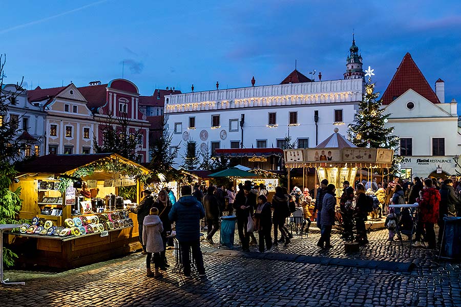 Joint Singing by the Christmas Tree, 3rd Advent Sunday in Český Krumlov 15.12.2019