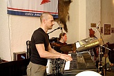 1. května 2004, 20.00 hodin - Laco Deczi a Celula New York, koncert v pivovaru Eggenberg, foto: Lubor Mrázek 
