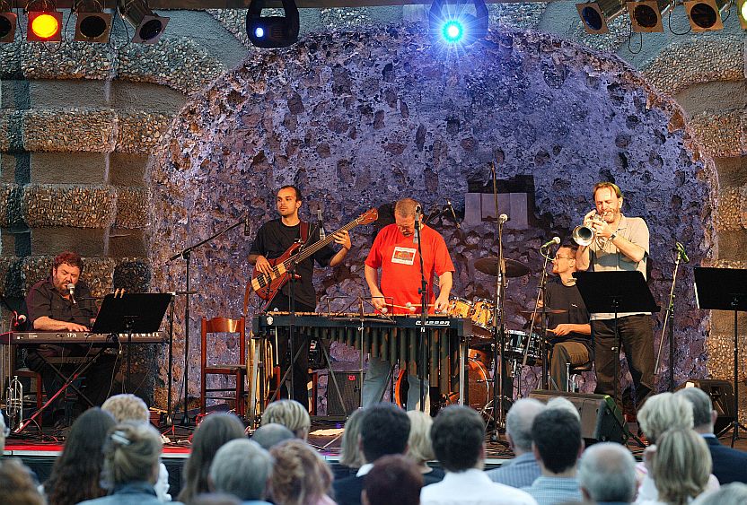 30. července 2004 - ASPM – Jan Spálený a přátelé - Černý blues, modrý vidiny, Mezinárodní hudební festival Český Krumlov, zdroj: © Auviex s.r.o., foto: Libor Sváček