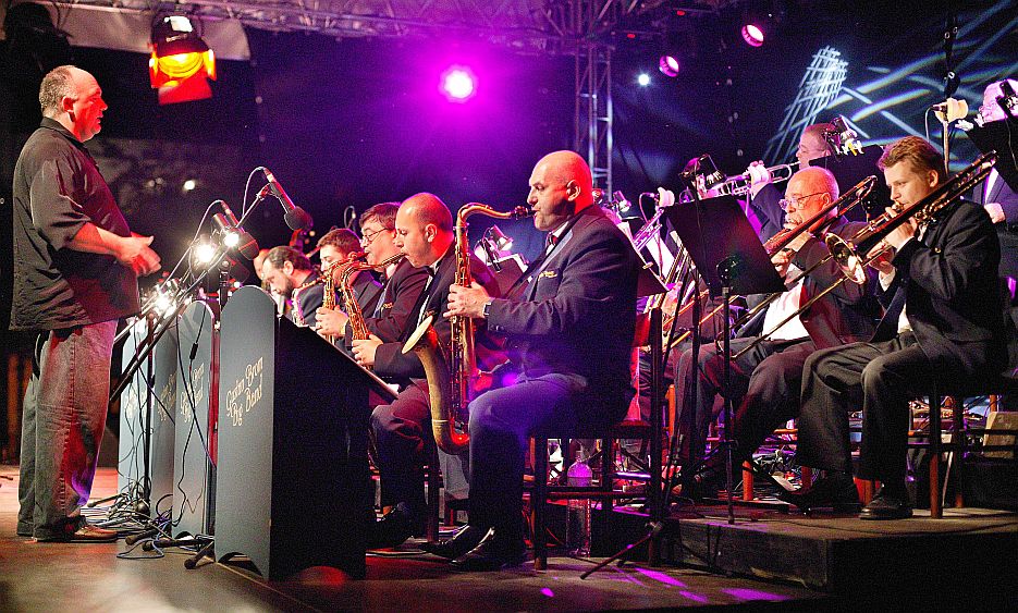 7. August 2004 - James Morrison (Australien) - Trompete, Gustav Brom Big Band, Internationales Musikfestival Český Krumlov, Bildsquelle: © Auviex s.r.o., Foto: Libor Sváček