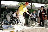 České dráhy představují svou nabídku pro handicapované pasažéry, Den s handicapem, Český Krumlov 11. září 2004, foto: Lubor Mrázek 