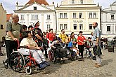 Stadtführung für Schwerbehinderte, Fotogalerie des Tages mit Handicap - Tages ohne Barrieren, Český Krumlov, 11. 9. 2004, Foto: Lubor Mrázek 