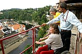 Stadtbesichtigung von der Hebebühne an der Oberen Burg, Fotogalerie des Tages mit Handicap - Tages ohne Barrieren, Český Krumlov, 11. 9. 2004, Foto: Lubor Mrázek 