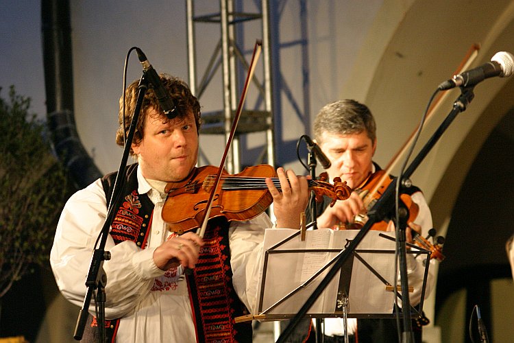 Jožka Černý a moravská cimbálovka, Svatováclavské slavnosti 2004, foto: © Lubor Mrázek
