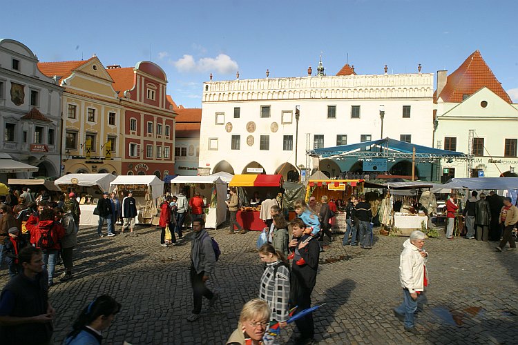 Svatováclavský trh na náměstí Svornosti, Svatováclavské slavnosti 2004, foto: © Lubor Mrázek