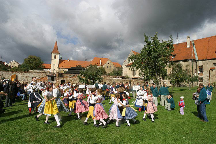 Vinařský a pivovarský průvod městem, Svatováclavské slavnosti 2004, foto: © Lubor Mrázek