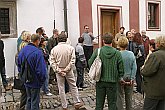 Prohlídka kostela sv. Víta a kaple sv. Václava, výklad: PhDr. Petr Pavelec, Svatováclavské slavnosti 2004, foto: © Lubor Mrázek 