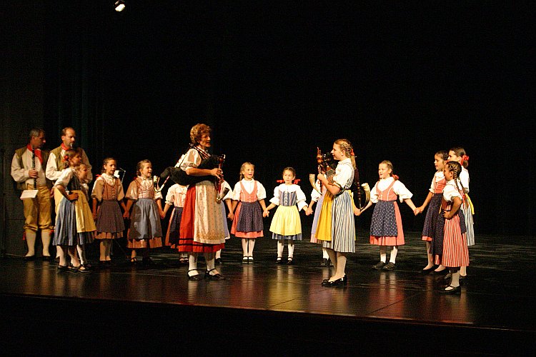 Večer s folklórem - Jitřenka Český Krumlov, Svatováclavské slavnosti 2004, foto: © Lubor Mrázek