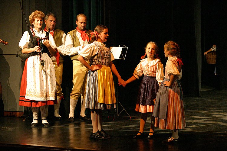 Večer s folklórem - Jitřenka Český Krumlov, Svatováclavské slavnosti 2004, foto: © Lubor Mrázek