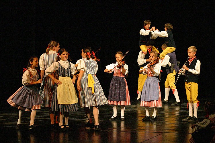 Večer s folklórem - Jitřenka Český Krumlov, Svatováclavské slavnosti 2004, foto: © Lubor Mrázek