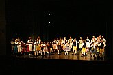 St.-Wenzels-Fest 2004 - Abend mit der Folklore - Jitřenka Český Krumlov, Folkloreensemble Růže Český Krumlov, Corro Monte Zugna Roveretto (Italien), Foto: © Lubor Mrázek 