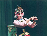 Našla dívenka nefritový náramek, Wang Mengting, tradiční pekingská opera v Českém Krumlově 