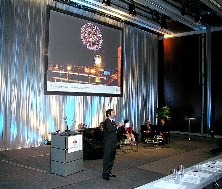 1. turistická konference v lineckém Design Centru na téma „Linz - evropské hlavní město kultury 2009“., foto: Jitka Plouharová