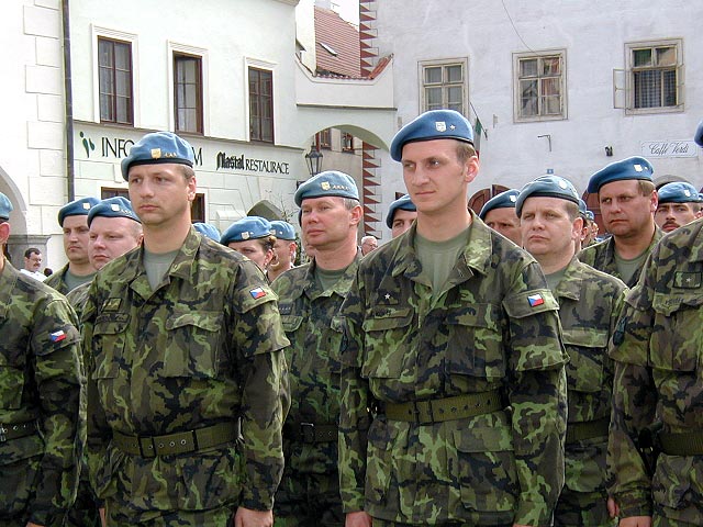 Předání bojového praporu, náměstí Svornosti Český Krumlov, 20.5.2002