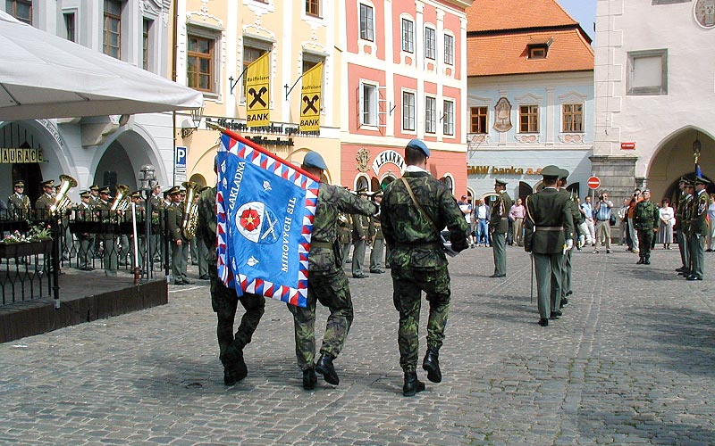 Bojový prapor Výcvikové základny mírových sil Český Krumlov, 20.5.2002
