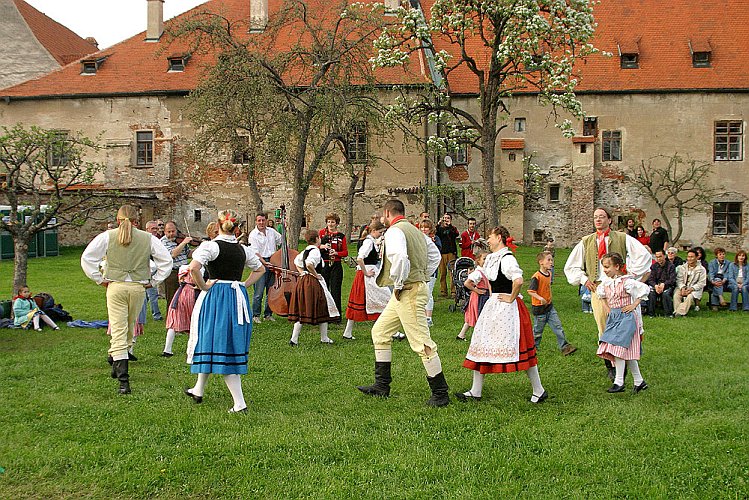 Witches Party 30.4.2005, photo: © 2005 Lubor Mrázek