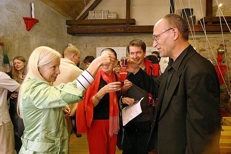 Ausstellung der Ergebnisse des internationalen Bildhauersymposiums „Rehabilitation von Náplavka“, 1.5.2005, Foto: © 2005 Lubor Mrázek