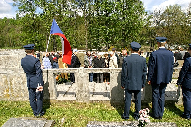Pietní akt ve Zlaté Koruně, oslavy 60. výročí konce 2. světové války v regionu Český Krumlov, foto: © Lubor Mrázek