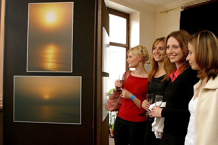 Slavnosti pětilisté růže 2005, 17. června 2005 - vernisáž výstavy estonského fotografa Antiho Kuuse »Estonsko - země, moře a nebe«, foto: © Lubor Mrázek