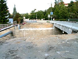 Oprava českokrumlovského mostu na Chvalšinské silnici, foto: © Tibor Horváth 
