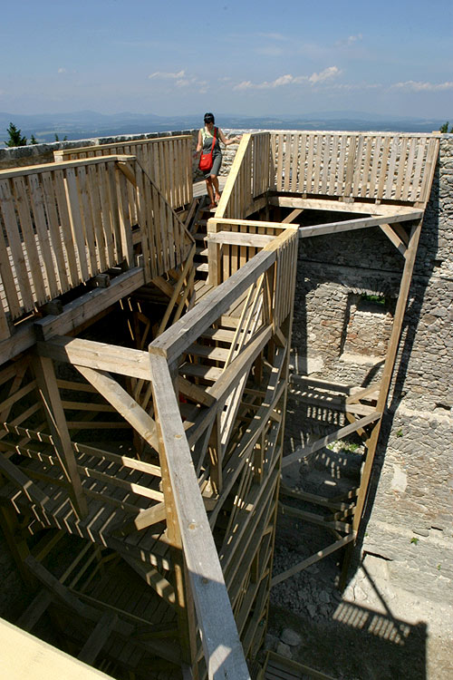 Vyhlídková plošina na hradu Vítkův Hrádek, 25. června 2005, foto: © Lubor Mrázek