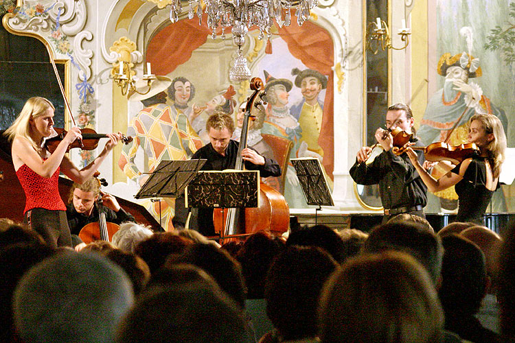Gabriela Demeterová und Gabriela Demeterová Collegium, 30. Juni 2005, Festival der Kammermusik Český Krumlov, Foto: © Lubor Mrázek