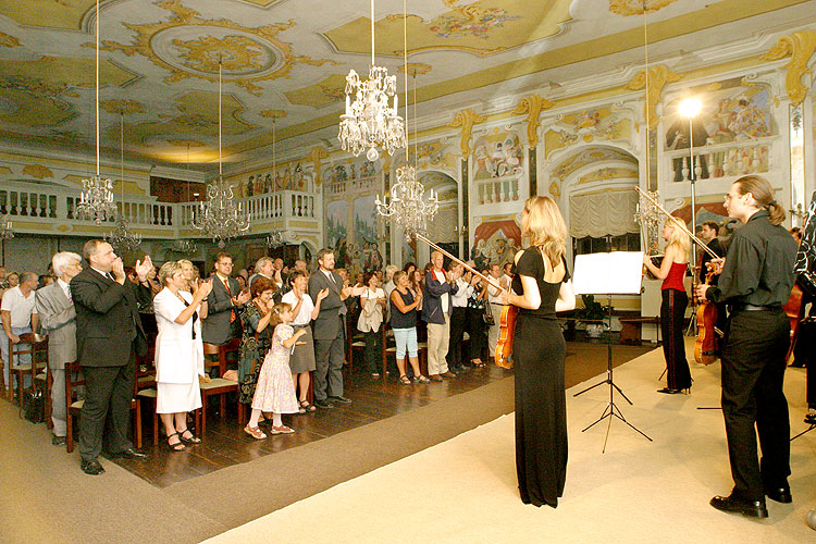 Gabriela Demeterová a Collegium Gabriely Demeterové, 30. června 2005, Festival komorní hudby Český Krumlov, foto: © Lubor Mrázek