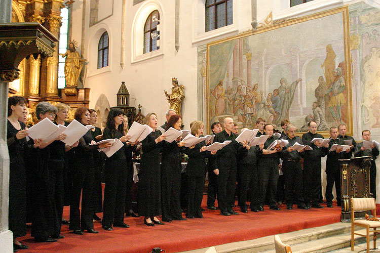 Jiří Stivín und Kühns gemischter Chor, 2. Juli 2005, Festival der Kammermusik Český Krumlov, Foto: © Lubor Mrázek