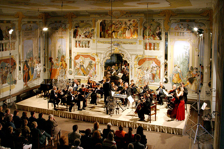 Miroslav Kejmar and String Orchestra of Český Krumlov, 5th July 2005, Festival of Chamber Music Český Krumlov, photo: © Lubor Mrázek