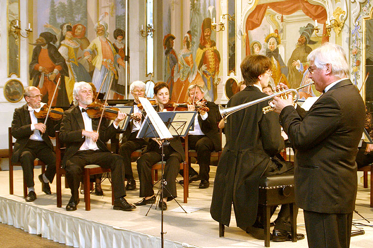 Miroslav Kejmar a Smyčcový orchestr Český Krumlov, 5. července 2005, Festival komorní hudby Český Krumlov, foto: © Lubor Mrázek