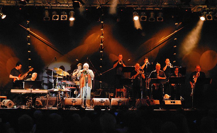 Maynard Ferguson (Kanada), 30. Juli 2005, Internationales Musikfestival Český Krumlov, Bildsquelle: © Auviex s.r.o., Foto: Libor Sváček